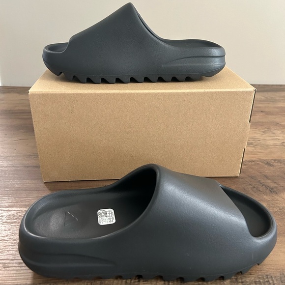 Adidas Yeezy Slides Onxy size 8 - Picture 6 of 13